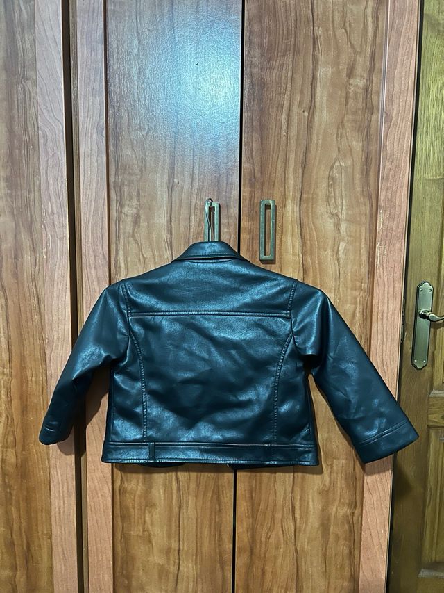 Chaqueta Zara polipiel negra niño/a 2-3 años