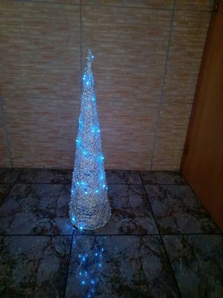 Árbol metal plateado luces