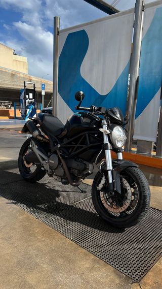 Ducati Monster 696