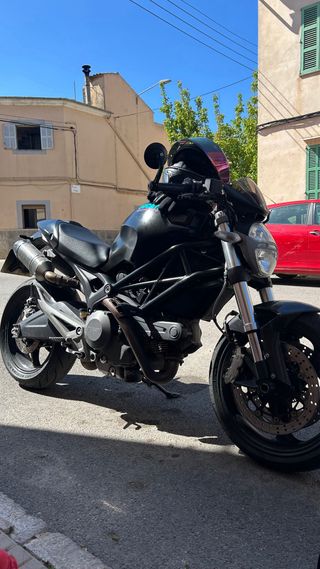 Ducati Monster 696