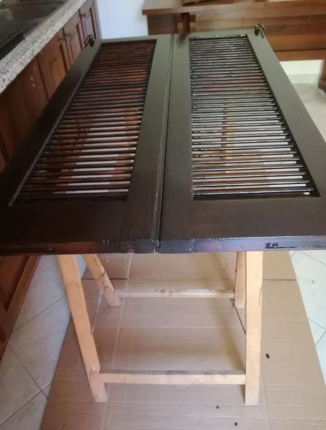 Anteporte in legno scuro