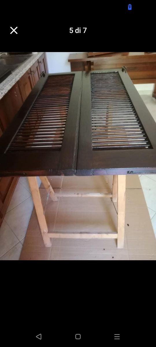 Anteporte in legno scuro