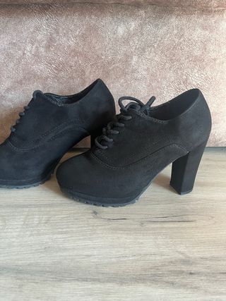 Botines negros de tacón