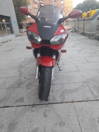 Yamaha R6 600cc - Moto deportiva