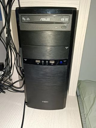 PC ordenador de sobremesa