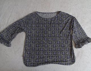 Blusa estampada negra y verde