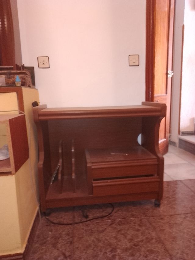 Mesa TV con revistero - Madera