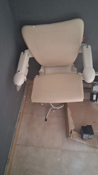 Silla salvaescaleras seminueva