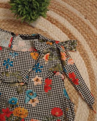 Blusa Zara flores multicolor talla S