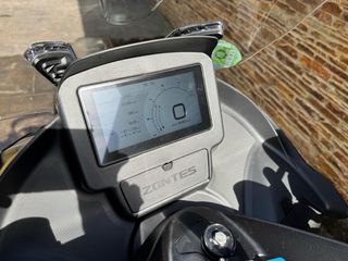 Zontes 125E - Maxi Scooter 2024