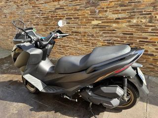 Zontes 125E - Maxi Scooter 2024