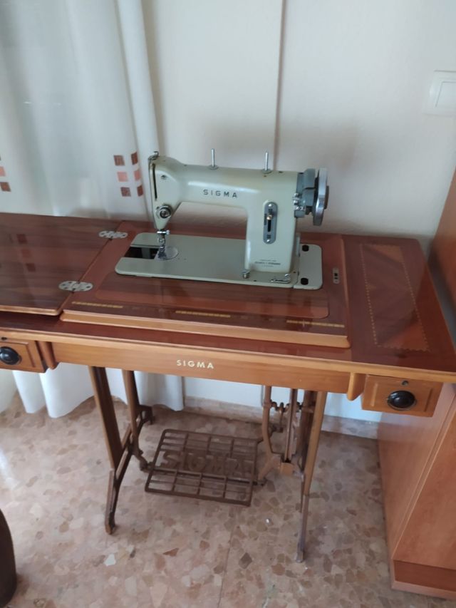 Máquina coser Sigma con mueble