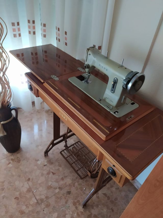 Máquina coser Sigma con mueble