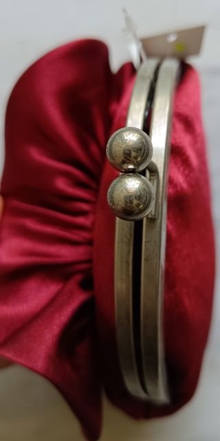 Borsetta rossa a fiore nuova