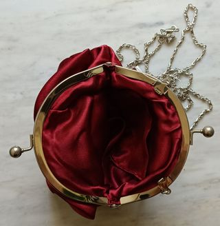 Borsetta rossa a fiore nuova