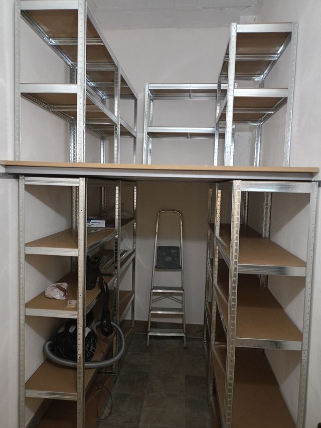 Trastero alquiler - Estanterías metálicas