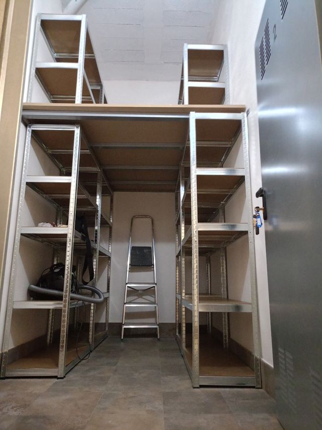 Trastero alquiler - Estanterías metálicas