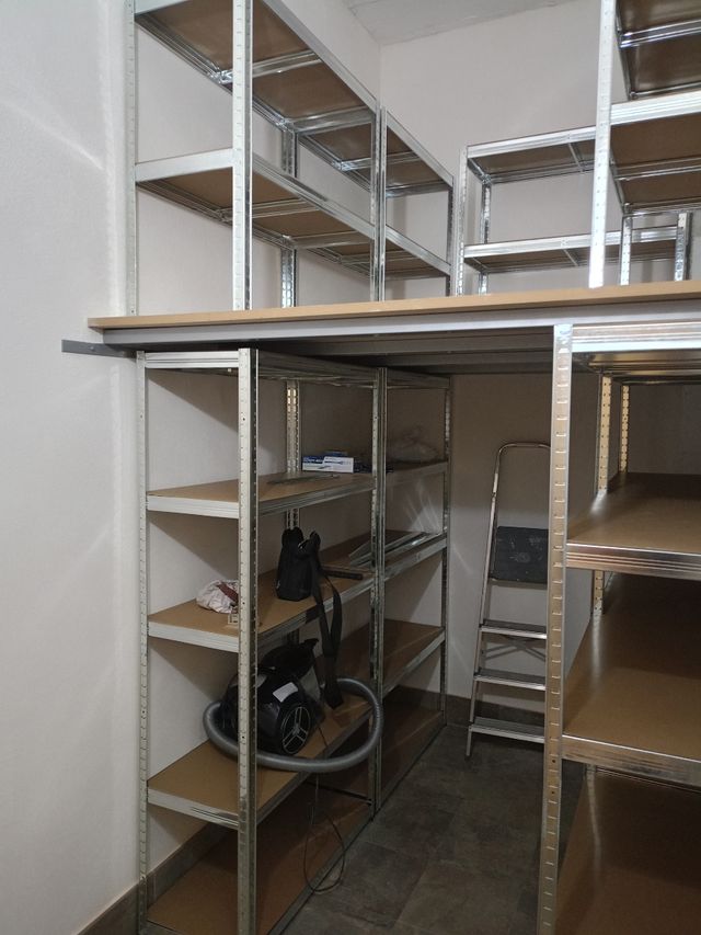 Trastero alquiler - Estanterías metálicas