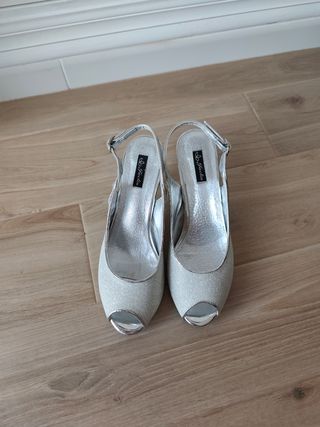 Sandalias tacón plata eventos