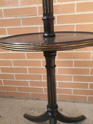 Mesita auxiliar antigua para lámpara