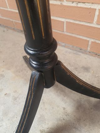 Mesita auxiliar antigua para lámpara