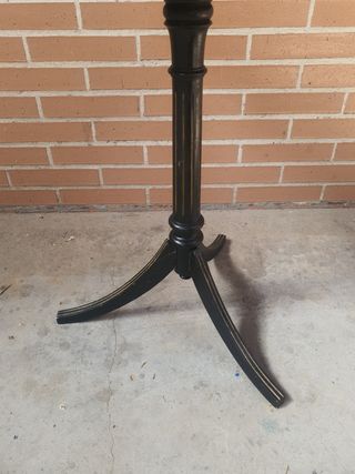 Mesita auxiliar antigua para lámpara