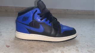 Air Jordan 1 Retro Mid - Azul y Negro