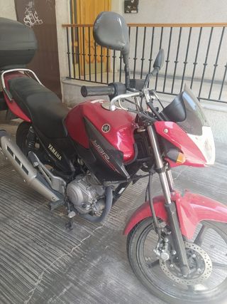 Yamaha YBR 125 - Moto roja