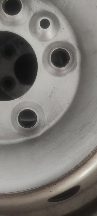 Neumáticos con llanta 215/70R15C usado