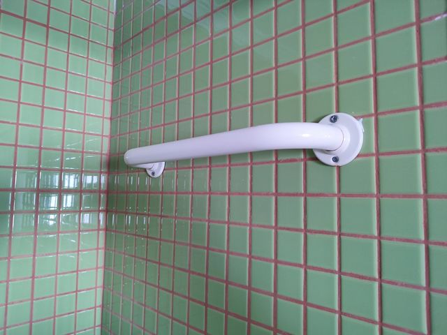 Barra Agarre Baño colgador toallas - Blanca