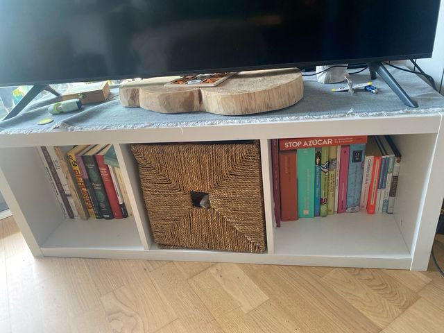 Estanterías IKEA blancas y negras