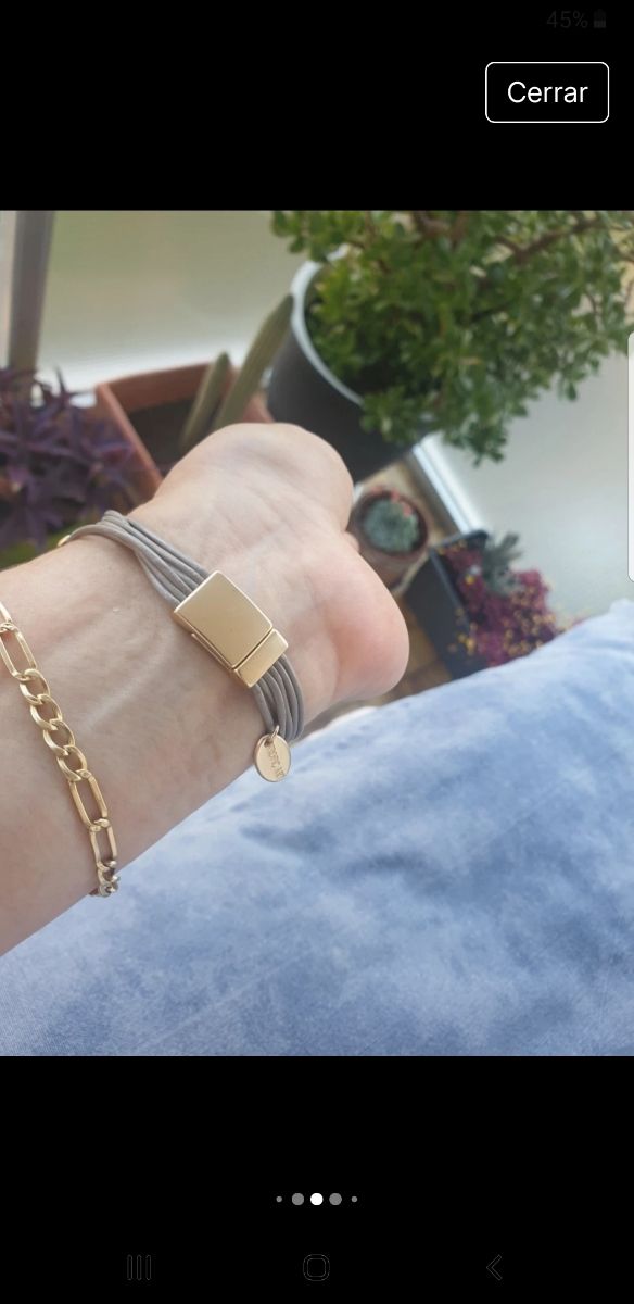 Pulsera y pendientes dorados