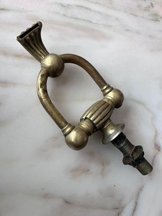 Grifo bronce muy antiguo 