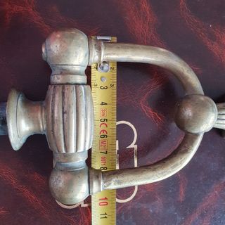 Grifo bronce muy antiguo 