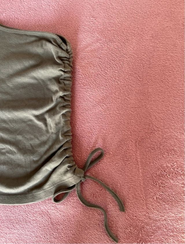 Top monospalla verde oliva