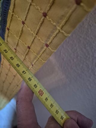 Estores enrollables amarillos y verdes