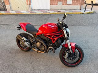 Ducati Monster 821 ABS, Roja . Año 2016.