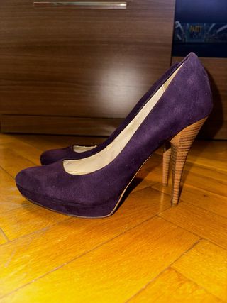 Zapato salón morado tacón