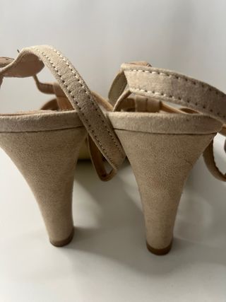 Sandalias tacón beige-dorado