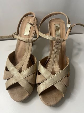 Sandalias tacón beige-dorado