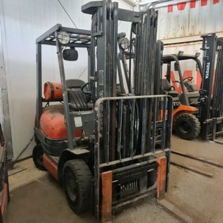 Carretilla elevadora a gas butano TOYOTA