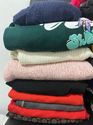 Lote ropa mujer: jerséis y sudaderas...