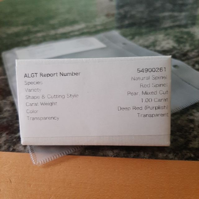 Pietra Preziosa Rossa a Goccia. Red Spinel