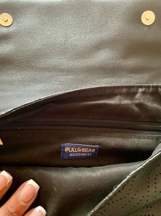 2 bolsos: piel marrón y regalo el negro.
