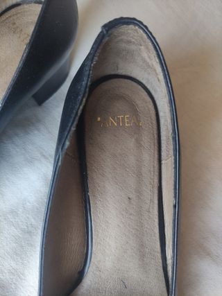 Zapatos negros piel, tacón bajo