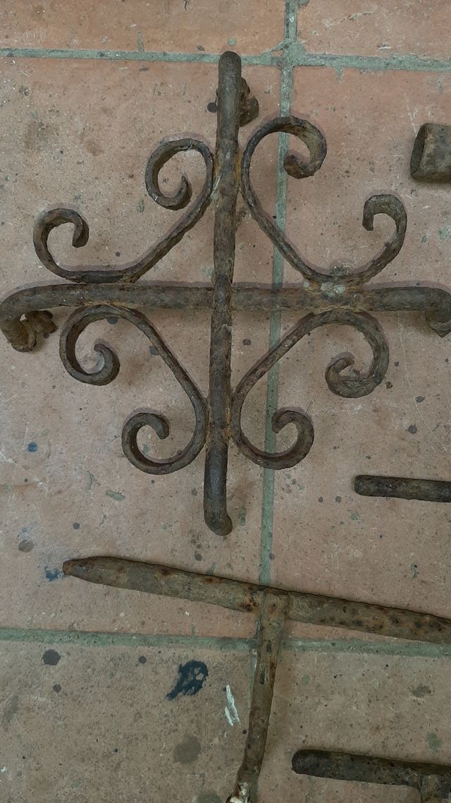 Antiguas piezas metal forja