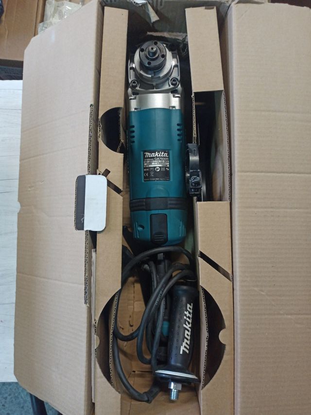 Amoladora Makita GA7030R - 180mm