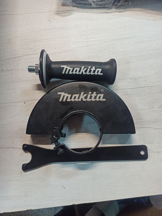 Amoladora Makita GA7030R - 180mm