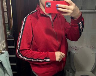 Chaqueta deportiva roja c/rayas
