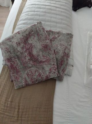 Edredón y cortinas - Gris y rosa